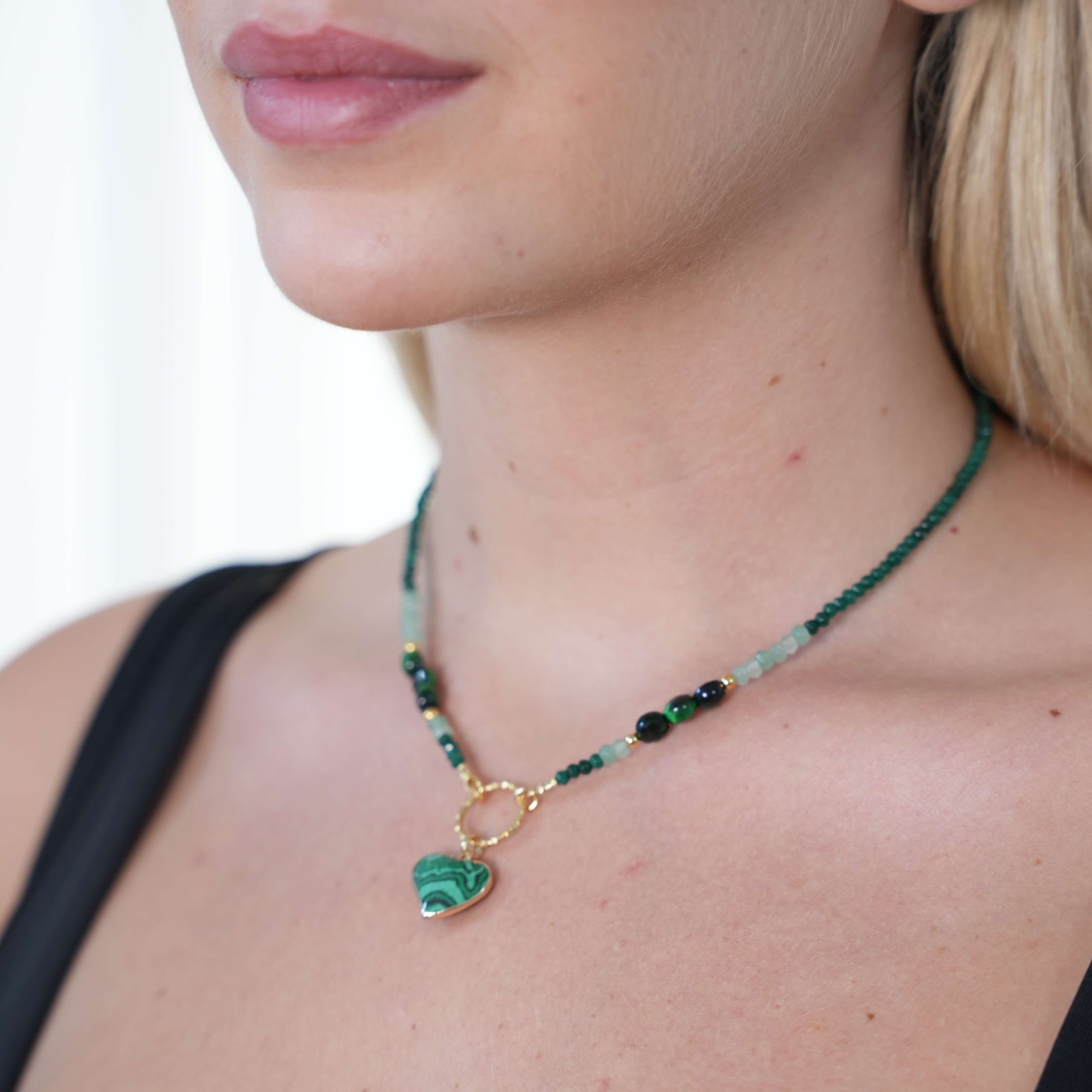 שרשרת אבן לב - ירוק מלכית